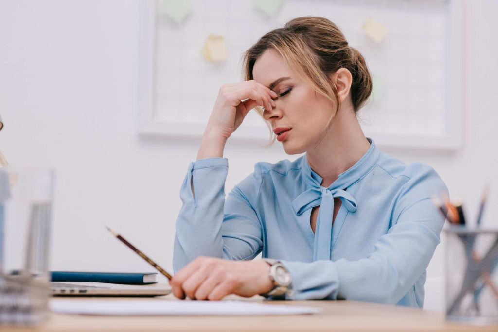 Estresse e falta de motivação no ambiente laboral são indícios da Síndrome de Burnout